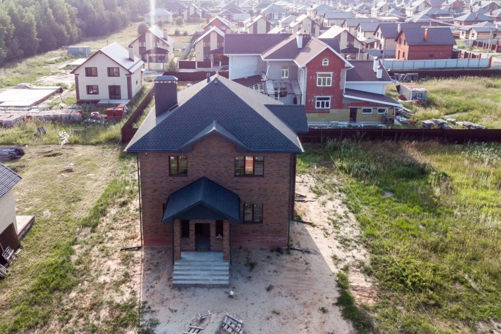 устройство вальмовой крыши в Казани